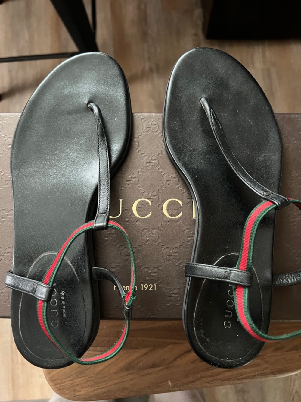 Gucci Black Leather Thong Sandals with Red-Green Web Strap